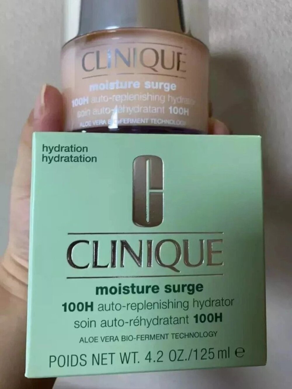 **Clinique Moisture Surge 100H Auto-Replenishing Hydrator – 4.2 Oz**